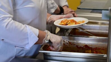 Grégoire anuncia comedor gratuito para 17.000 niños al inicio del año escolar y congelación de precios para todos los demás Grégoire anuncia comedor gratuito para 17.000 niños al inicio del año escolar y congelación de precios para todos los demás